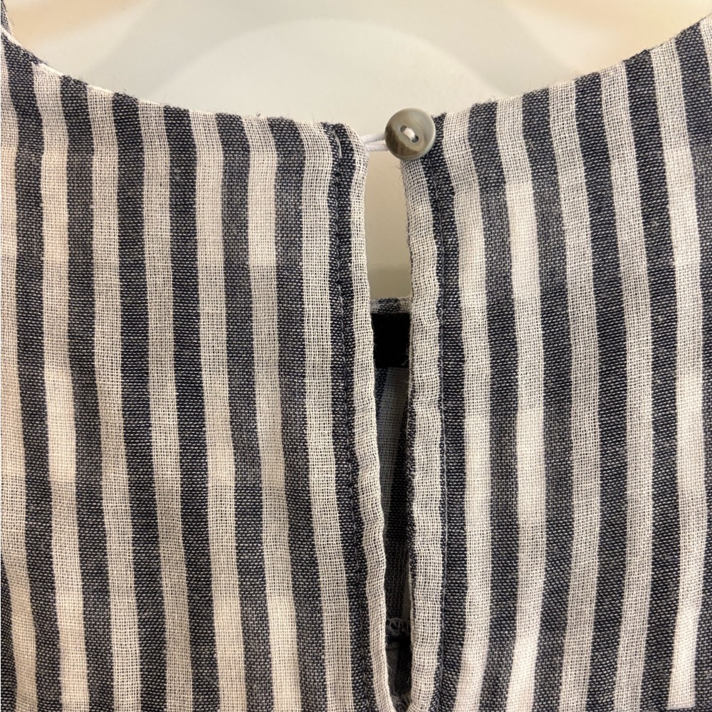 VOY Flutter-Sleeve Gingham Swing Blouse - Picture 6 of 7